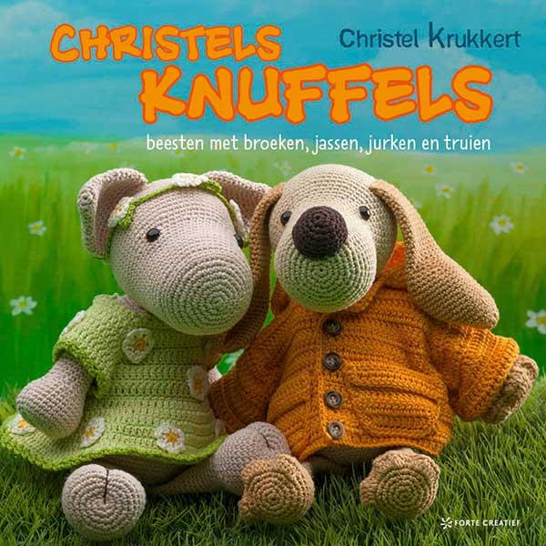 Christels knuffels beesten met broeken, jassen, jurken en truien