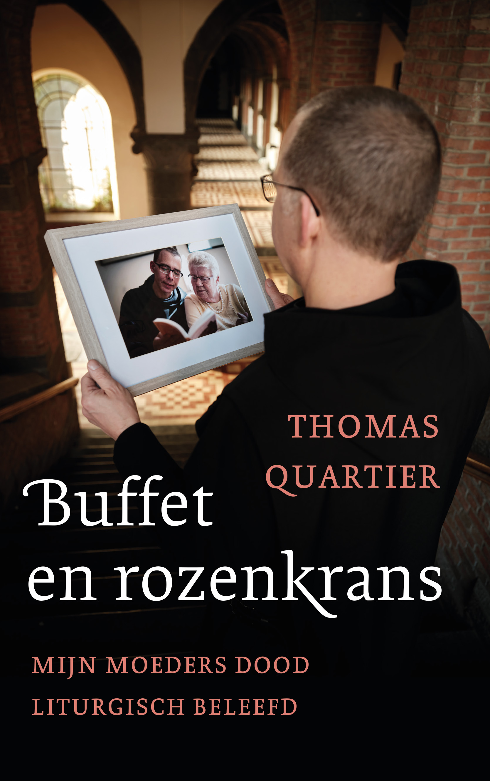 Buffet en rozenkrans Mijn moeders dood liturgisch beleefd
